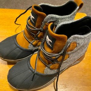 Sorel Out N About III Duck Boot Women’s Grey/Cognac Size 8.5